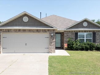 23387 S Donna Ln, Claremore, OK 74019