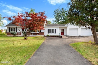 542 McChesney Ave Extension, Troy, NY 12180