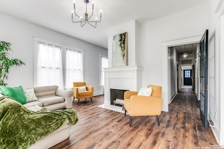 102 Beal, San Antonio, TX 78201