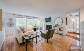 2510 W Manor Place Unit 213, Seattle, WA 98199