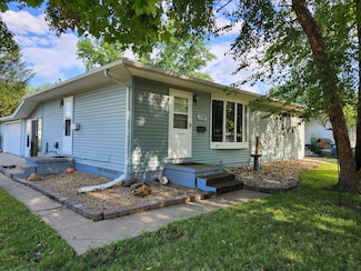 1298 St Andrews, Waterloo, IA 50701