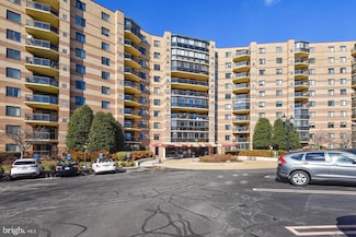 8380 Greensboro Dr Unit 210, McLean, VA 22102