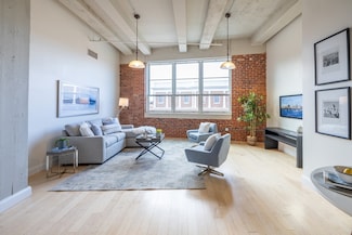 51 Lafayette St Unit 209, Salem, MA 01970
