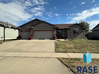 904 Honeysuckle Dr, Harrisburg, SD 57032