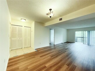 711 N Pine Island Rd Unit 302, Plantation, FL 33324