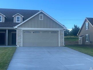 2806 Chasehire Dr, Lawrence, KS 66046