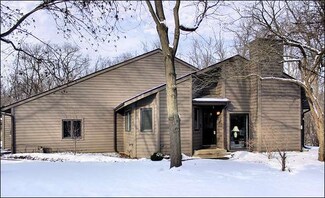 106 Shoreline Ct, Saint Charles, IL 60174