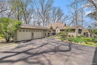 1360 Glen Oaks Rd, Holly, MI 48442