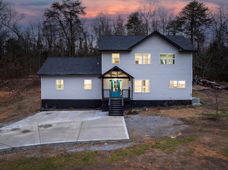 2438 Daniels Dr, Morristown, TN 37813