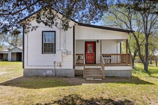 708 Baumgarten St, Schulenburg, TX 78956