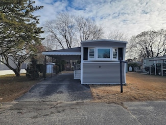 67 Minuteman Dr, Bohemia, NY 11716