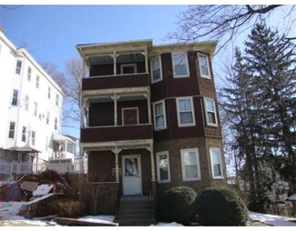 12 Stanton St, Worcester, MA 01605