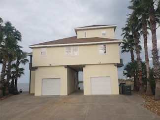 3722 Laguna Dr, Galveston, TX 77554