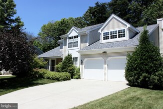 13447 Lake Shore Dr, Herndon, VA 20171