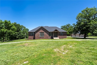 15071 Crossover Rd, Gravette, AR 72736
