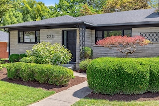 226 Idle Hour Dr, Lexington, KY 40502