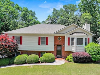4654 Fox Forrest Dr, Flowery Branch, GA 30542