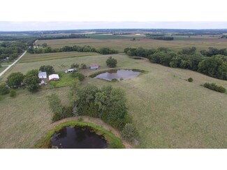 47 NW 60th St, Trenton, MO 64683