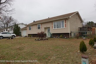 9 Railroad St, Browns Mills, NJ 08015