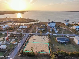 1006 W 3rd St, Lynn Haven, FL 32444