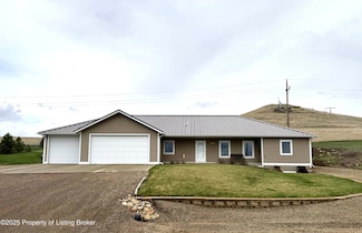 1002 6th St N, Hettinger, ND 58639