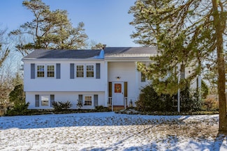27 Williamsburg Dr, Toms River, NJ 08755