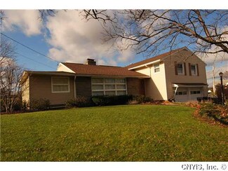 205 Fieldcrest Dr, Camillus, NY 13031