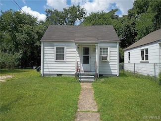 32 Seaboard St, Petersburg, VA 23803