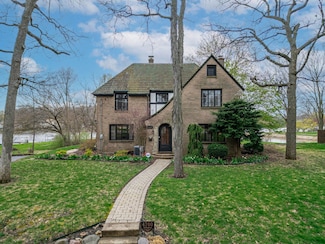 4700 Arlington St, Loves Park, IL 61111