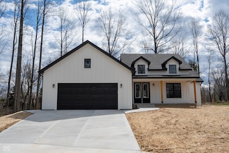 5123 Oak Ridge Place, Columbus, IN 47201