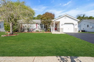 5 Navajo Dr, Waretown, NJ 08758