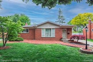 14226 Deering St, Livonia, MI 48154