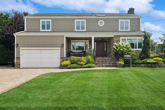 5 Bonnie Ct, Merrick, NY 11566