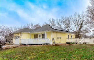 202 E Mcgaughy St, Hamilton, MO 64644
