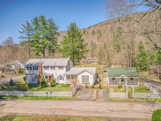 28 Esopus Ave, Phoenicia, NY 12464