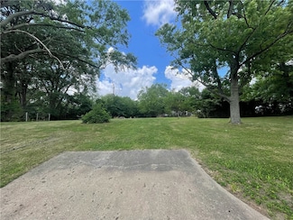 195 N Lake Shore Dr, Decatur, IL 62521