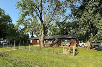 605 N Locust St, Moran, KS 66755