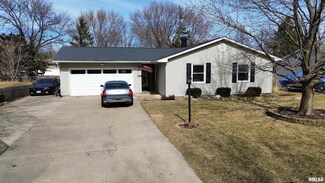 301 S Park View Dr, Eldridge, IA 52748