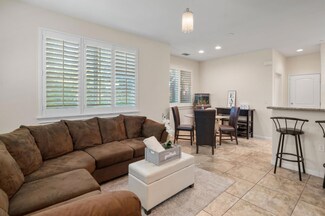 600 Old Oak Ln Unit 4, Hayward, CA 94541