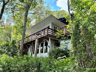 8111 E Bluff Dr, Penn Yan, NY 14527