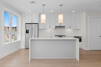 301 Border St Unit 411, Boston, MA 02128