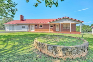 75 Acorn Rd, Rocky Mount, VA 24151