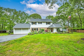 1a Revlon Ct, Holtsville, NY 11742