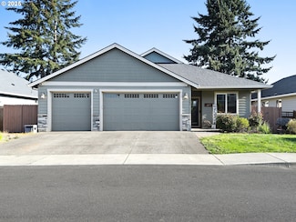 1085 E 1st Ave, Estacada, OR 97023