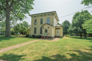 206 N Broad St, Sackets Harbor, NY 13685