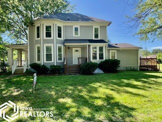 207 E Briggs Ave, Fairfield, IA 52556