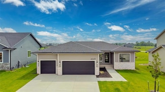 4649 177th St, Urbandale, IA 50323