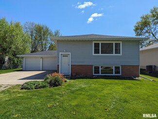 924 S Center St, Geneseo, IL 61254