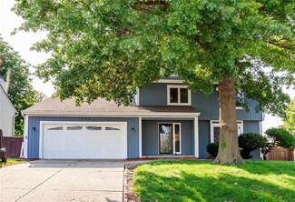 1670 NW 100th Place, Clive, IA 50325