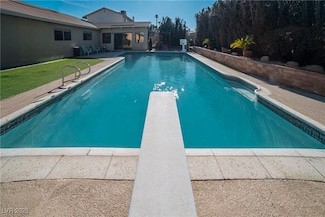 6420 Singingwood Ln, Las Vegas, NV 89107